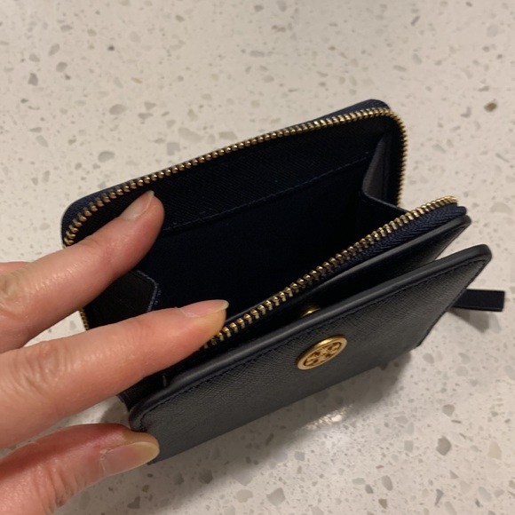 TORY BURCH Authentic Navy Blue Robinson Leather Bi-fold Wallet New With Tag - Picture 11 of 12